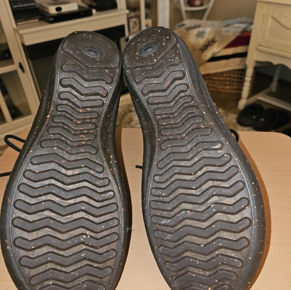 UGG Super Nice Black Leather Sherpa Lined Laceup Boots Near New 10 Pre-owned! - Picture 4 of 6